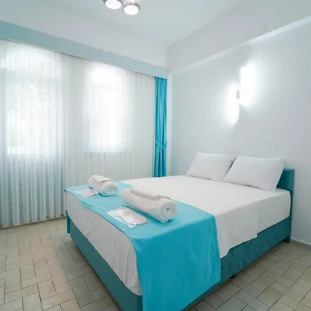 Royal Beach Отель 5*