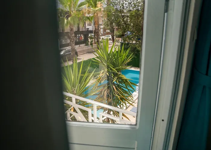 Royal Beach Hotel 5*