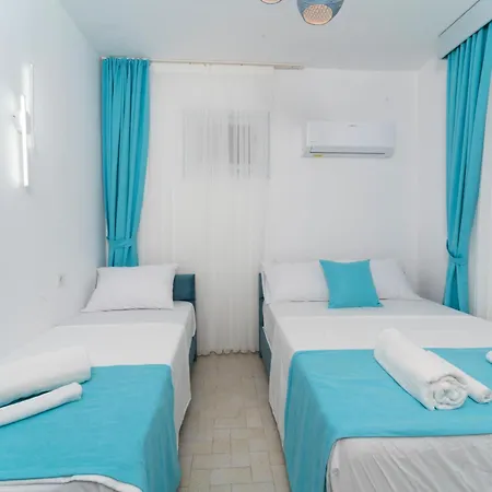 Royal Beach Szálloda 5*