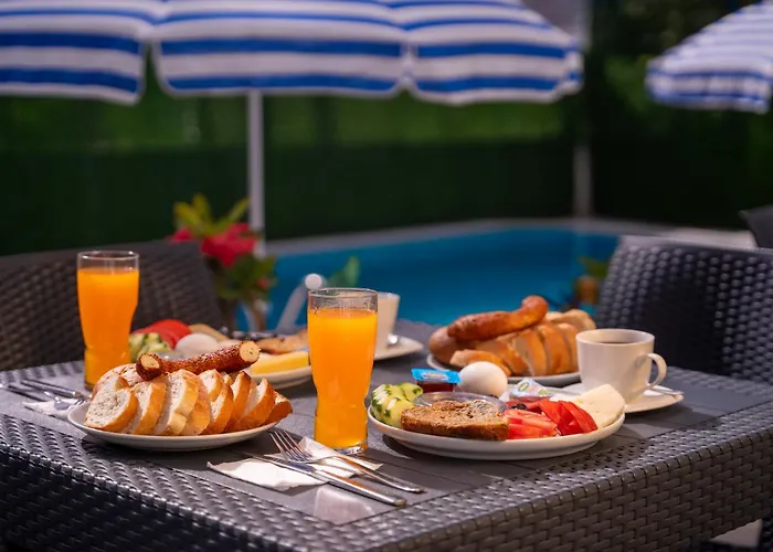 Royal Beach كمر